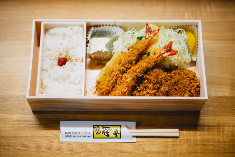 fried, table, 1080P, tempura, ready-to-eat, high angle view, japanese food, ebi, vegetable, no people, brown, indoors, food and drink, asian food, plate