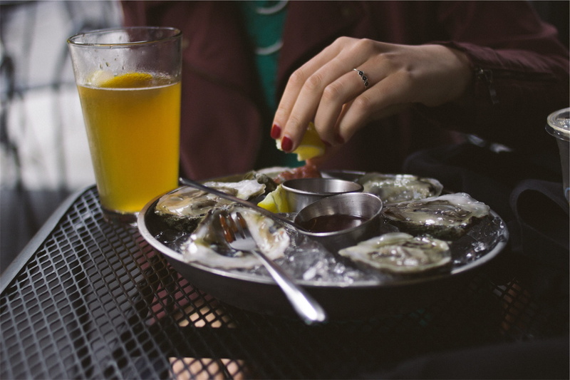 food and drink, food, human hand, hands, household equipment, lemon, seafood, hand, 1080P, dinner, beer, breakfast, freshness, drink, adult, human body part