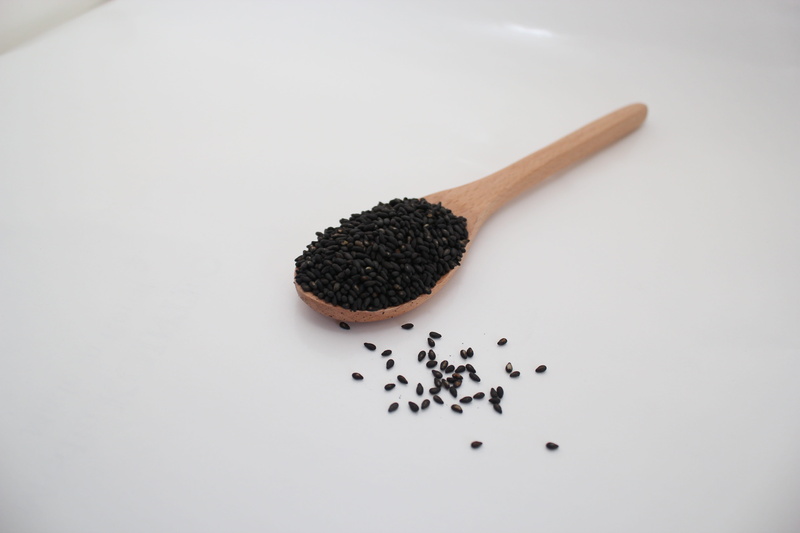 seed, seasoning, white background, close-up, studio shot, spoon, spice, food and drink, indoors, eating utensil, no people, still life, healthy eating