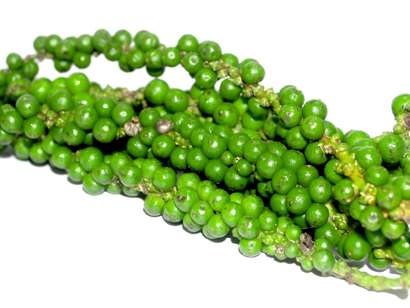 culinary, white background, seed, 2K, hot pepper, dry, green, growth, green pea, large group of objects, gourmet, water, freshness, food, indoors, bell pepper
