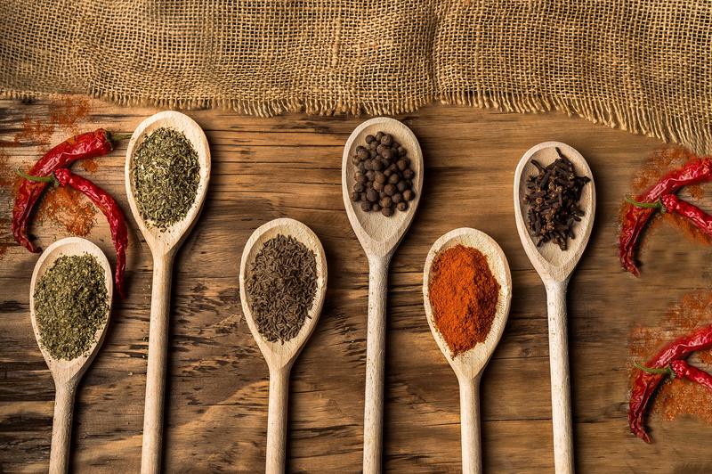 wooden spoon, spoon, peppers, ingredient, food, choice, eating utensil, red chili pepper, spice, wood, seasoning, 5K, no people, variation, kitchen utensil