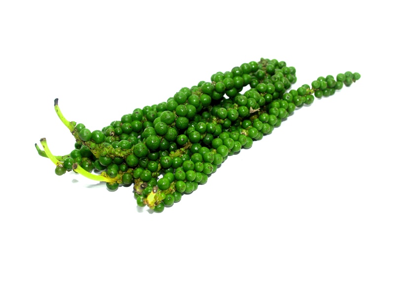 copy space, cooking, cook, peppercorn, food, culinary, vegetable, white background, close-up, black, 2K, aromatic, kitchen, antioxidant, still life, green pepper