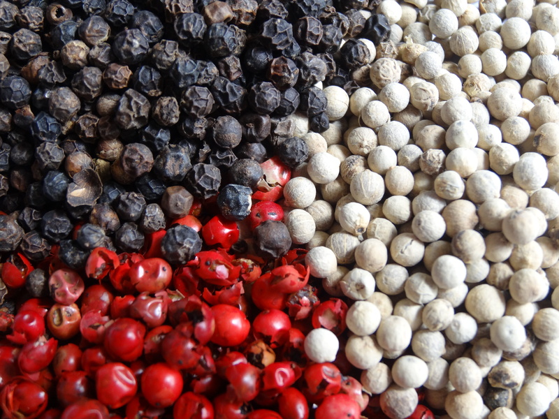 red, 4K, stack, berry fruit, full frame, peppercorns, abundance, wellbeing, black, no people, spices, ripe, choice, variation, seeds, large group of objects