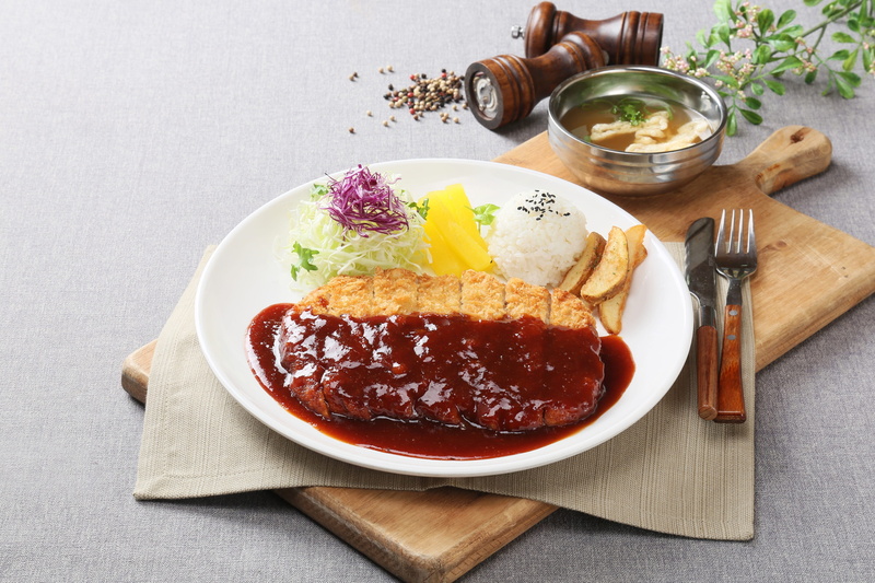 yeongdeungpo very, kitchen utensil, napkin, meal, indoors, 2K, cutting board, cutlet, wooden spoon, rice, no people, food, fried, eating utensil, studio shot