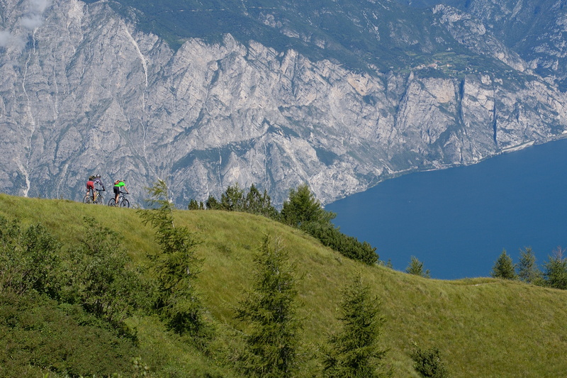 mountain bikers, people, plant, tranquil scene, mountain range, hiking, group of people, alpine, mountain, nature, activity, cliff, travel destinations