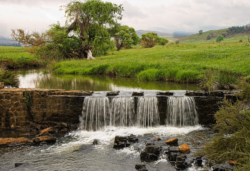 splash, falling water, scenics, side, dam, 2K, falling, scenery, nature, forest, non-urban scene, water, tree, flowing, day, green grass, sky, flow, flowing Water