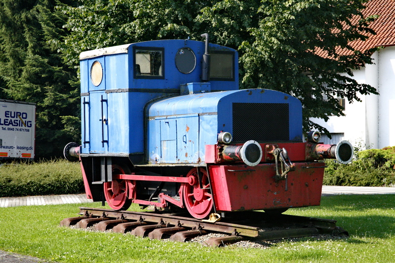 track, blue, locomotive, travel, railroad track, day, no people, train, land, grass, wheel, old, rail transportation, 4K, field, mode of transportation
