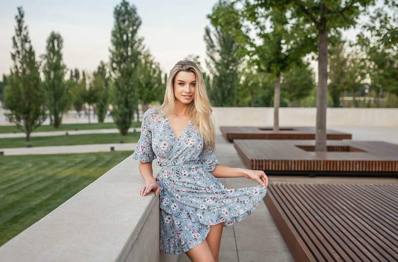 photography, 1080P, standing, grass, outdoors, model, portrait, women, trees, smiling, Flower Dress, blonde, Georgy Dyakov, depth of field, park, looking at viewer