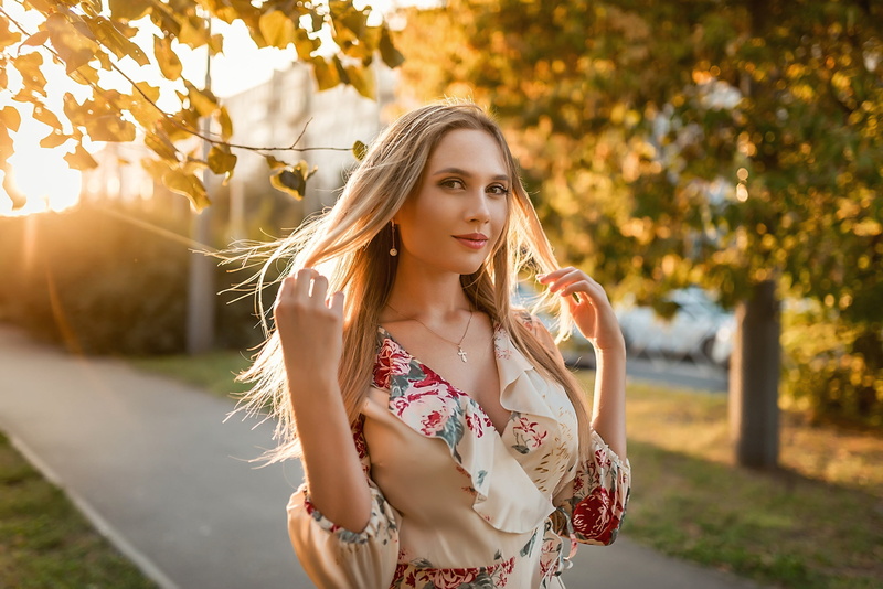 model, dress, 2K, portrait, Georgy Dyakov, trees, makeup, blonde, the sidewalk, the sun, pose, A Diakov George, hairstyle, look, bokeh