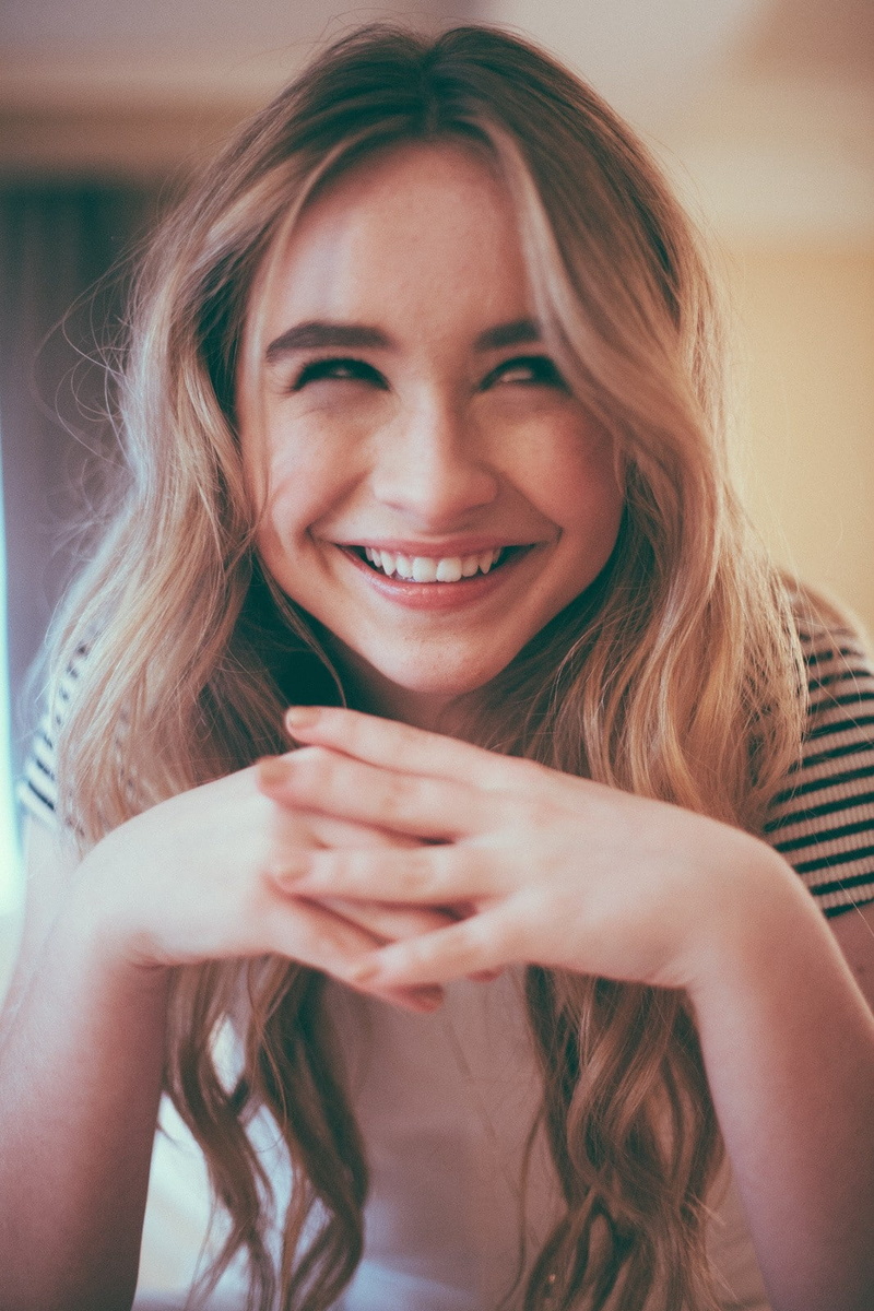 beautiful woman, Sabrina Carpenter, hairstyle, beauty, hair, young adult, portrait, toothy smile, women, adult, teeth, emotion, positive emotion, front view