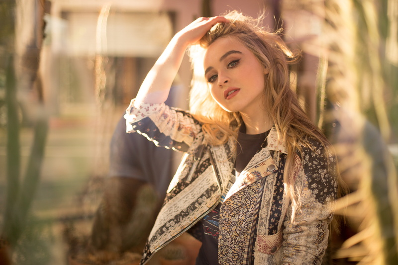 sabrina carpenter, portrait, celebrities, young women, beautiful people, 5k, beautiful woman, clothing, one person, dress, hair, hd, fashion, music, outdoors
