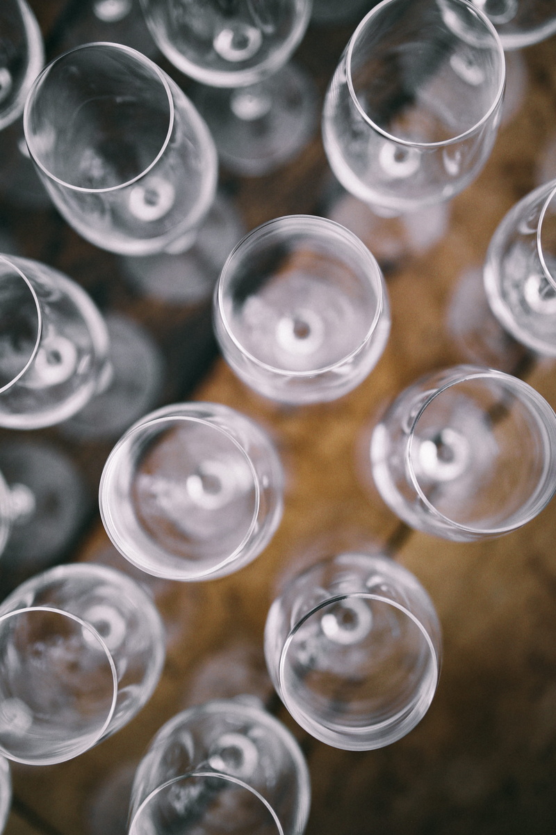 wineglass, still life, drink, high angle view, alcohol, 5K, wine glass, food and drink, shape, in a row, full frame, backgrounds, refreshment, Empty, repetition