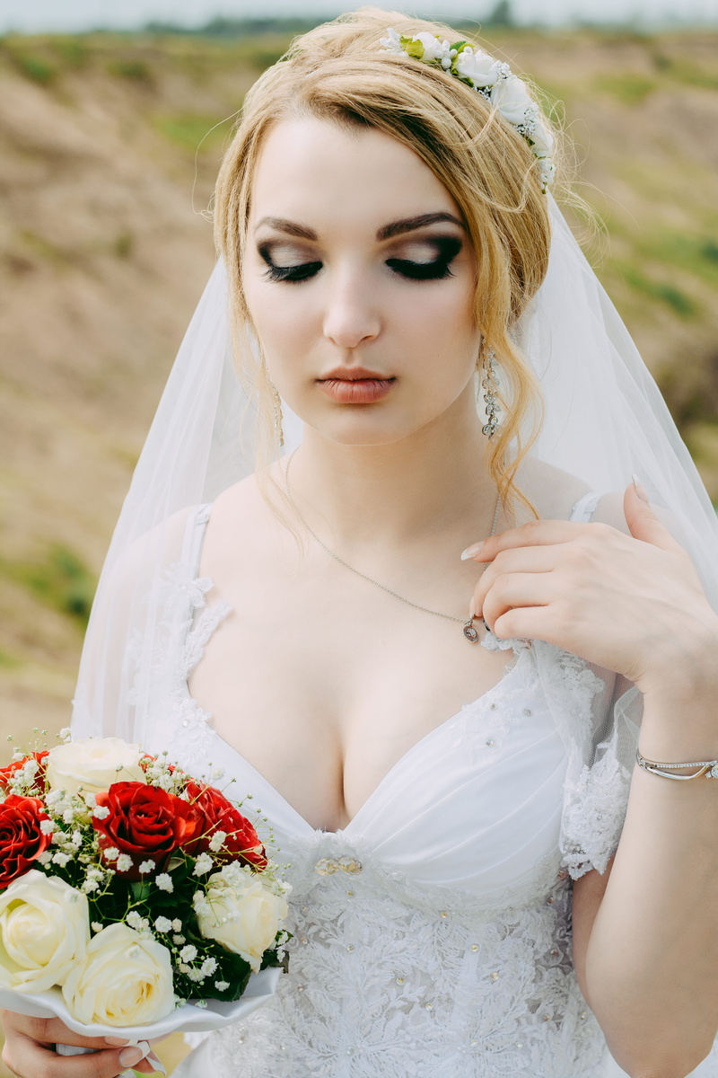 roses, close-up, white, real people, flowers, newlywed, celebration, life events, flowering plant, wedding bouquet, bloom, women, veil, make-up, adult