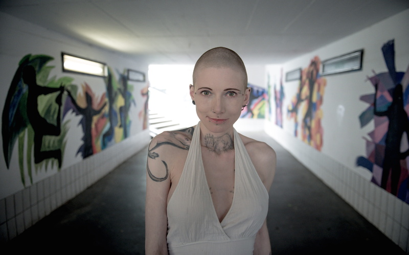 surplice, real people, front view, one person, art and craft, sleeveless, bald, portrait, hairstyle, inside, 4K, wearing, streetstyle, person, hall in tirol