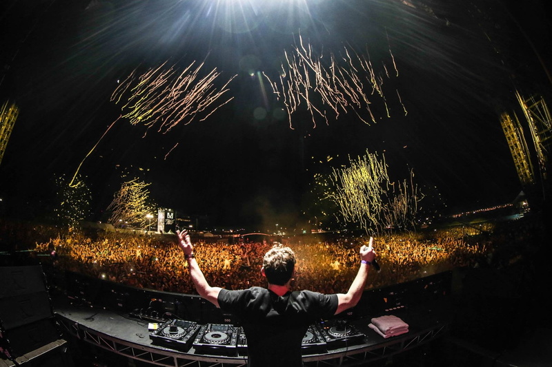 shirt, DJ, nature, motion, Robbert van de Corput, standing, s, occupation, leisure activity, water, music, t, rear view, arts culture and entertainment