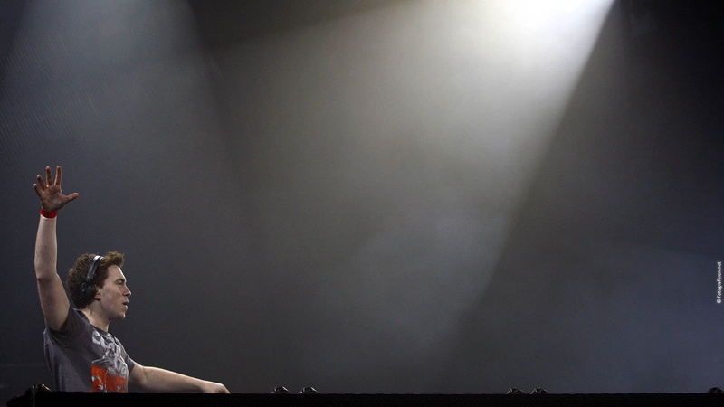 indoors, body part, limb, top, stage - performance space, human arm, men, women, Robbert van de Corput, Hardwell, side view, artist, profile view, young adult