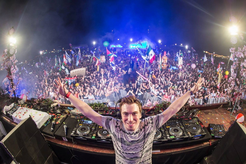 enjoyment, positive emotion, excitement, real people, young adult, Hardwell, young women, concerts, DJ, fun, night, happiness, emotion, people, arts culture and entertainment
