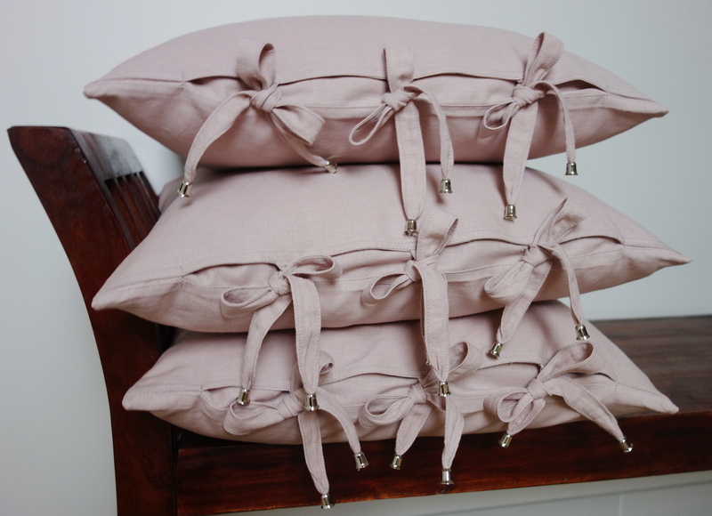 brown, chair, home interior, still life, coathanger, clothing, day, frill, dress, Pillow, the elegance, seat, fashion, close-up, no people, indoors, convenience