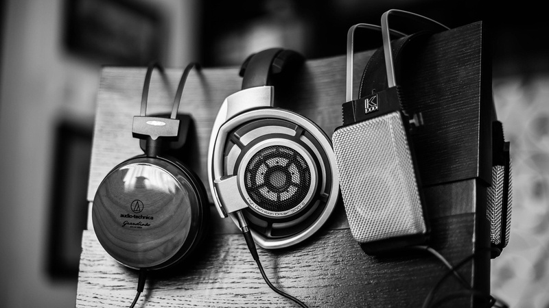 metal, headphones, monochrome, grayscale, black, audiotech, white, 2K, entertainment, acoustics, sennheiser, hd, art, black and white, music, wood, akg