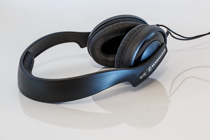 white color, Headphones, listening, connection, headphone, equipment, reflection, indoors, studio shot, Music, electrical equipment, black, film industry