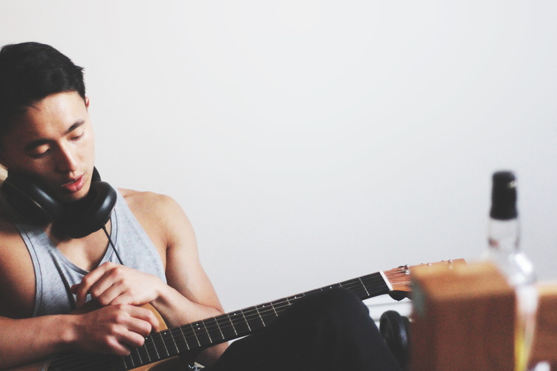 string Instrument, wall, musical equipment, 5K, electric guitar, holding, males, gray, corded, lifestyles, musical Instrument, headphones, musician, hand