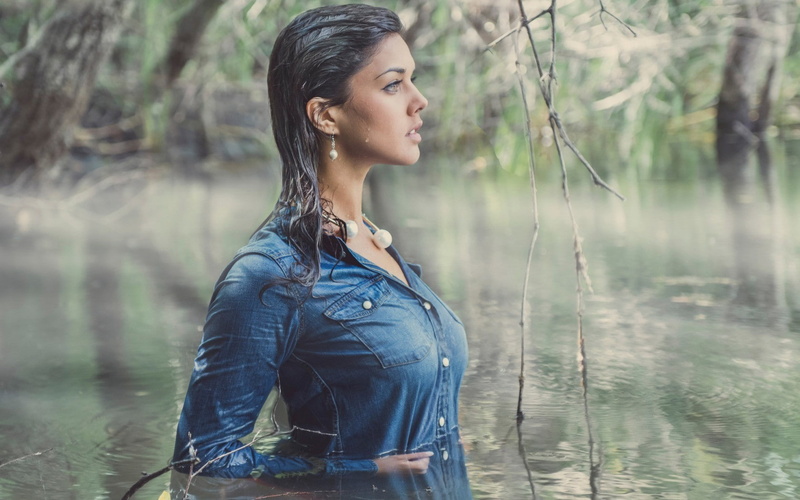 women outdoors, open mouth, women, 720P, wet hair, wet body, looking away, brunette, blouses, water, wet, wet clothing, necklace