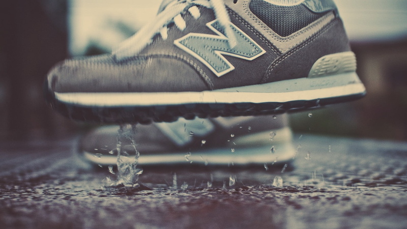 textile, day, sports, sports Shoe, jogging, fashion, selective focus, indoors, feet, sport, pair, exercising, 1080P, new, shoe, gray, lifestyles, leather
