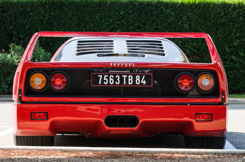 outdoors, city, metal, communication, F40, close-up, land vehicle, mode of transportation, supercars, 1080P, transportation, number, no people, day, headlight