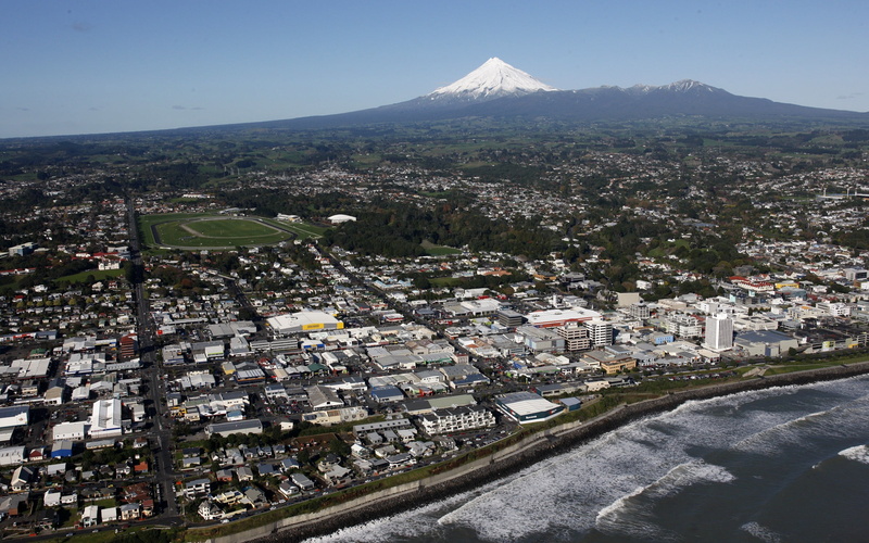 New Plymouth, built structure, scenics - nature, travel destinations, townscape, 2K, New Zealand, mountain, residential district, mountain peak, brown