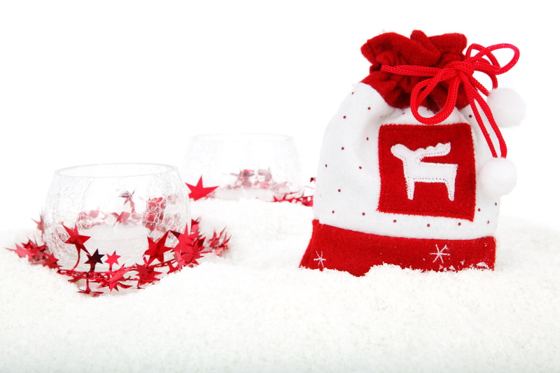 season, present, red, christmas ornament, xmas, snowing, bag, snowman, white color, scarf, 5K, christmas, decorative, nature, celebration, white, snow
