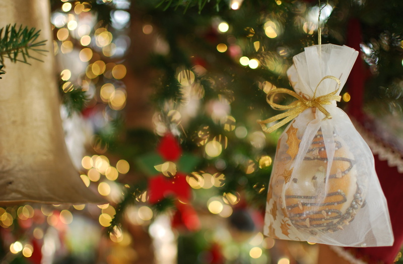 decoration, christmas lights, garland, lights, focus on foreground, toys, representation, drawstring, holiday - event, christmas decoration, new year, white