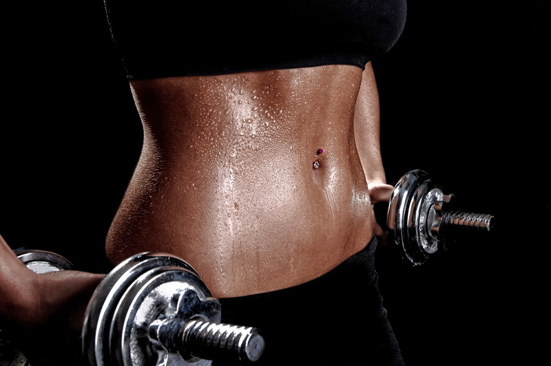 perspiration, one person, lifestyles, muscular build, 1080P, exercising, pircing, weight training, weight, healthy lifestyle, sports training, black background