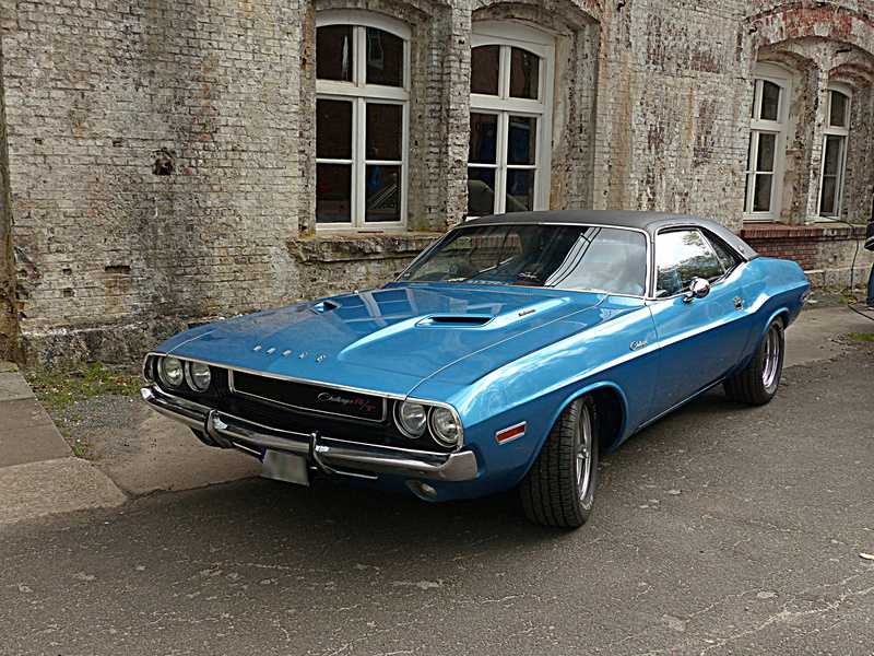 built structure, personal land vehicle, outdoors, no people, travel, retro styled, coupe, Dodge Challenger, blue, 2K, challenger, american car, old-fashioned
