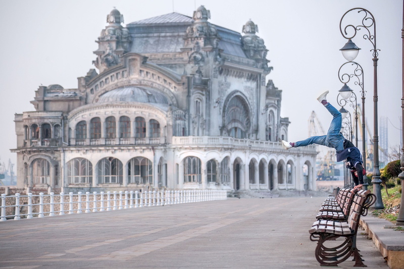 architecture, stand, dance, history, day, built structure, style, mode of transportation, bench, bicycle, 2K, man, sky, cazino, urban, nature, the past