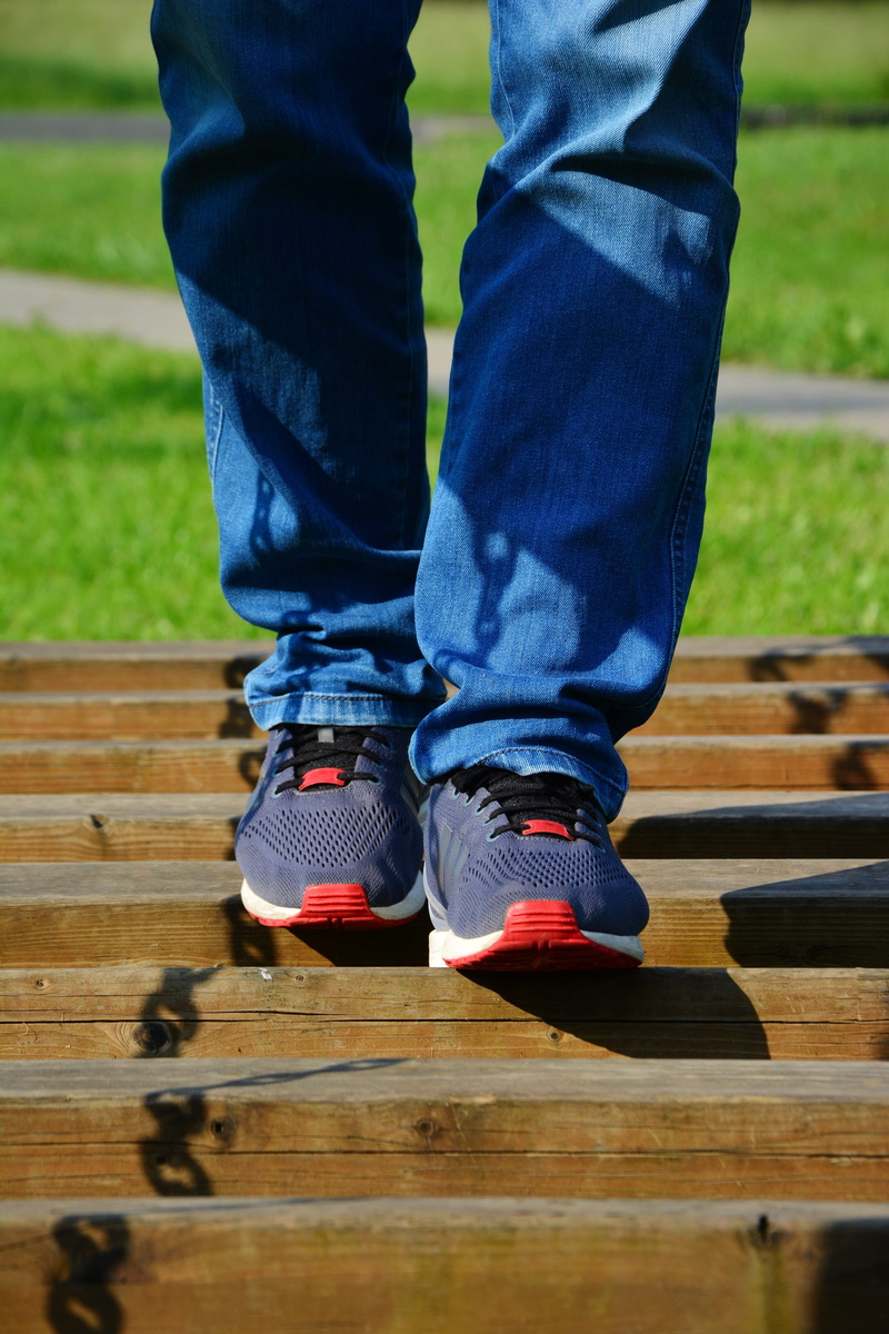 real people, human body part, Feet, jeans, activity, day, wood planks, body part, go, outdoors, casual clothing, bench, unrecognizable person, young man