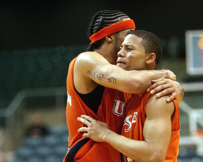 torso, muscular, uniform, love, waist up, basketball uniform, expression, sport, college, basketball - sport, focus on foreground, game, embracing, emotion