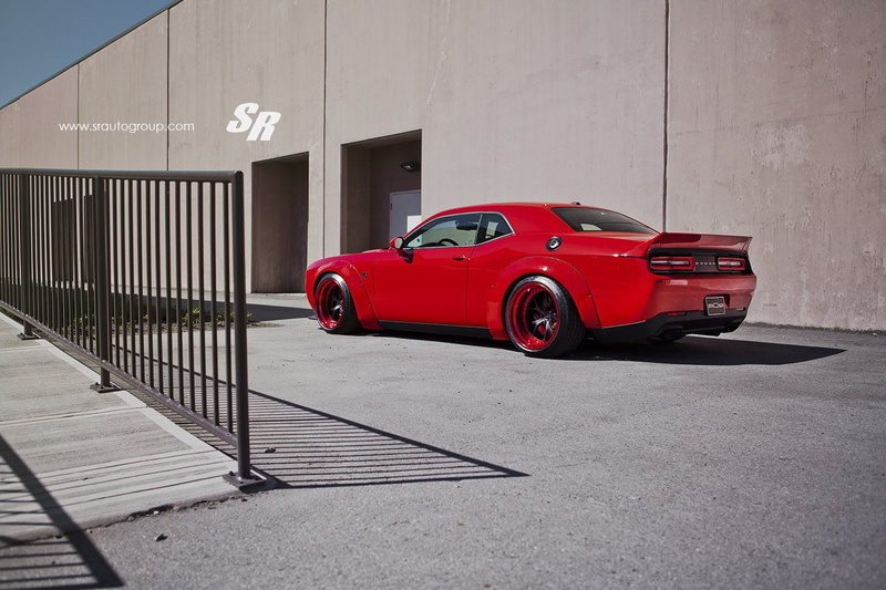 challenger, walk, hellcat, 720P, cars, red, bodykit, dodge, liberty