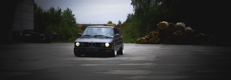 BMW E28, on the move, sky, Stance, mode of transportation, Squatty, 5K, motion, no people, architecture, stationary, outdoors, motor vehicle, road, land vehicle