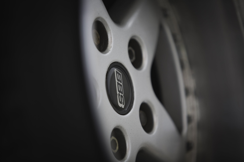 black color, automotive, BBS, indoors, copy space, studio shot, circle, equipment, car interior, full frame, design, close-up, black background, 5K, gray
