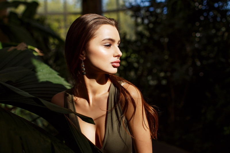 model, looking away, juicy lips, brunette, fake lips, earring, profile, 2K, plants, women, women indoors, depth of field, greenhouse, cleavage, portrait