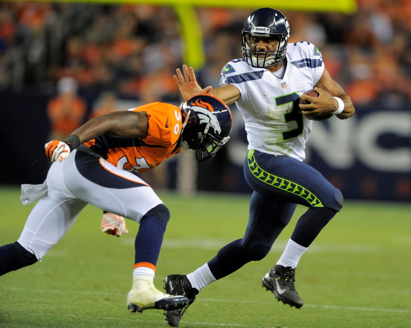 sport, defending, 2K, seattle seahawks, full length, motion, american football - sport, two people, sports helmet, protection, teenager, helmet, security