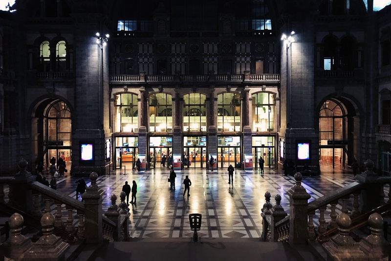 arch, architectural column, building exterior, anderson, station, men, belgium, outdoors, night, walking, illuminated, antwerpen, crowd, adult