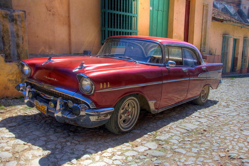 retro, building exterior, built structure, vintage Car, building, red, outdoors, old-fashioned, day, old, cultures, cuba, sedan, motor vehicle, elegance