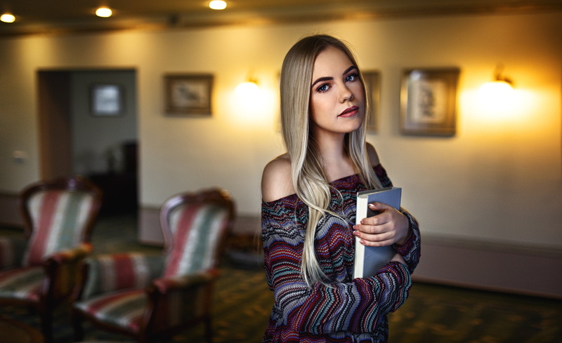 sweater, blonde, blue eyes, long hair, 1080P, bare shoulders, Victoria Pichkurova, women indoors, straight hair, looking at viewer, depth of field, women
