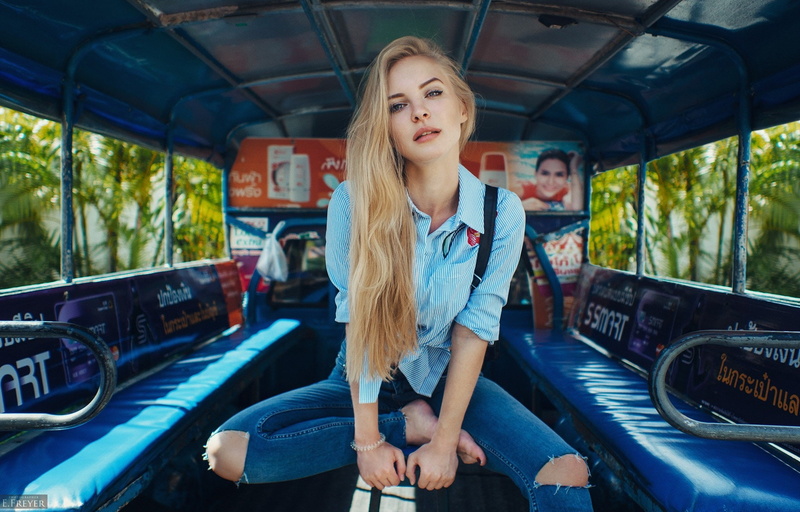 long hair, 1080P, sitting, Evgeny Freyer, model, blonde, barefoot, looking at viewer, straight hair, jeans, shirt, women, torn jeans, pants, Victoria Pichkurova