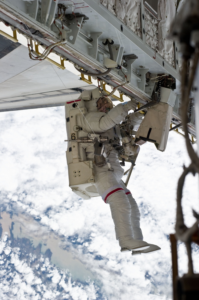 hanging, Spacecraft, white color, beauty in nature, Spacewalk, outdoors, winter, mode of transportation, suit, no people, maintenance, 4K, eva, airplane