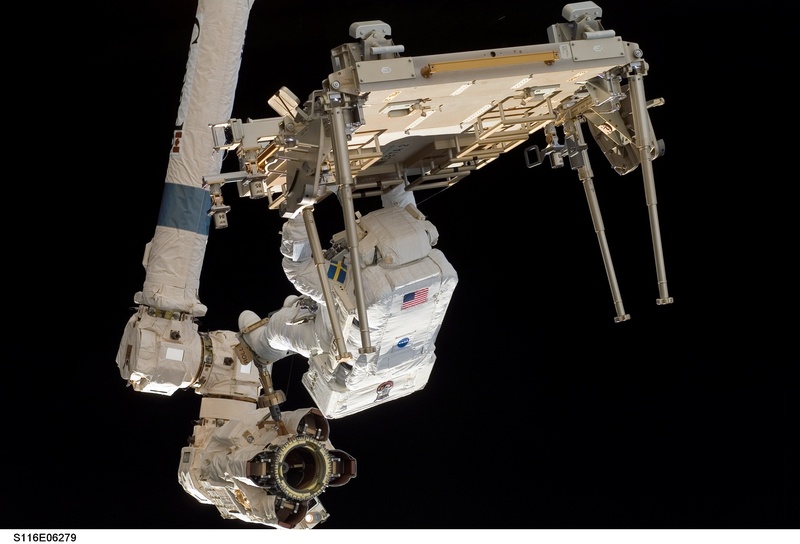 studio shot, robot, black background, suit, development, wheel, 1080P, technology, job, healthcare and medicine, chain, extravehicular activity, spacewalk