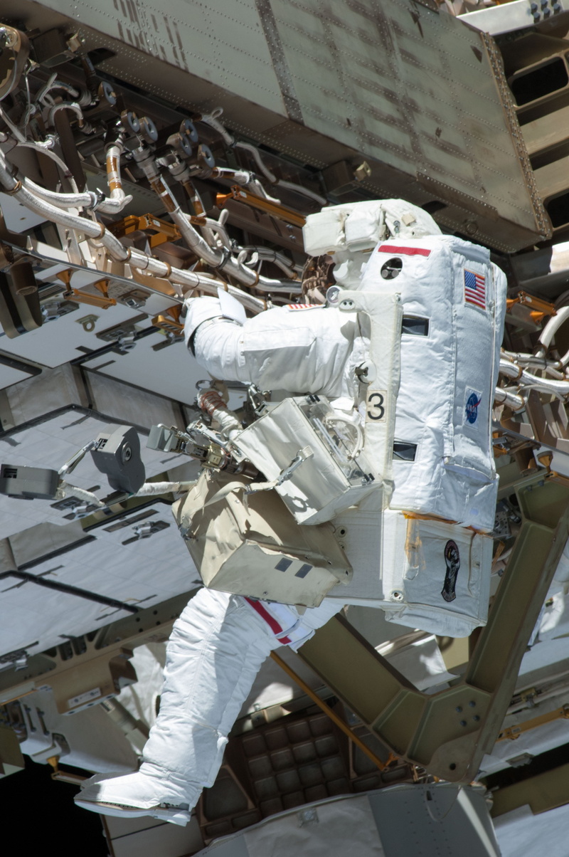 business, heap, day, extravehicular activity, abundance, discovery, architecture, 4K, excess, space shuttle, white color, pack, floating, garbage, job