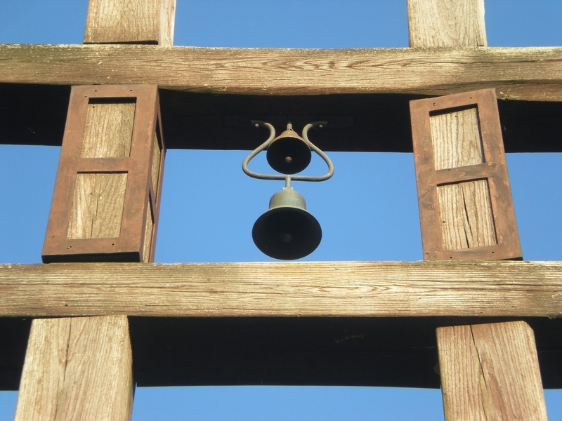 boundary, outdoors, barrier, clear sky, jesus, hanging, low angle view, railing, statue, focus on foreground, close-up, cross, metal, 1080P, sky, fence