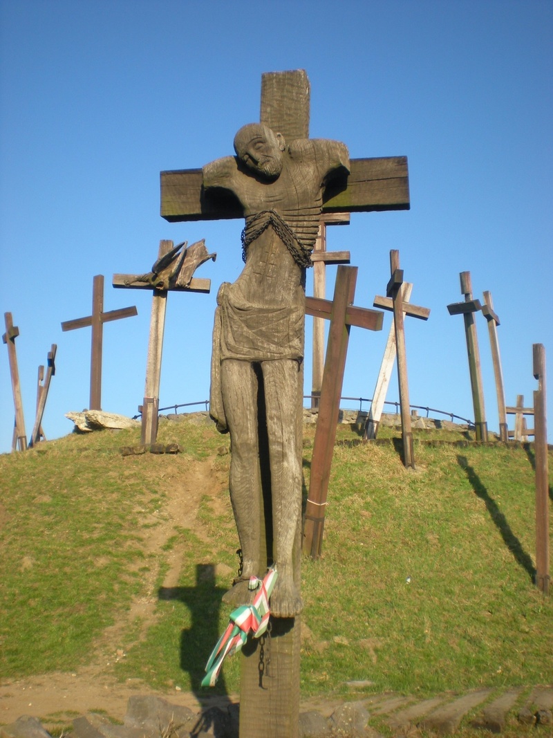 religion, crucifix, outdoors, day, place of worship, religious equipment, sky, grass, 1080P, battle of mohi memorial, human representation, nature, landscape